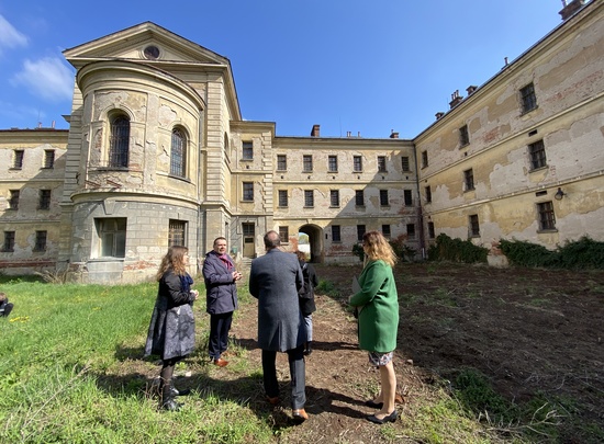 Ministr kultury Baxa navštívil uherskohradišťskou věznici, Slovácké divadlo i muzeum