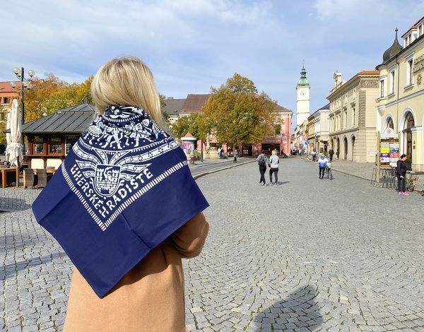 K výročí město nadělilo modrotisk i stříbrné šperky se symboly Uherského Hradiště