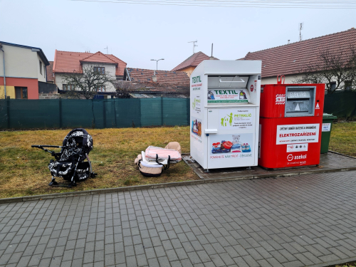 odpad v ulici 1. Máje.jpg