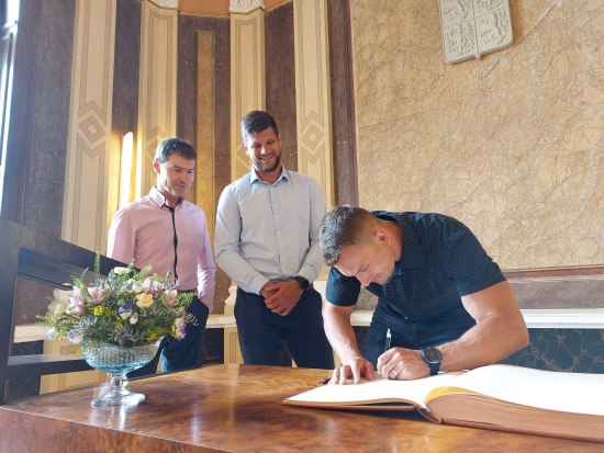 slavnostní přijetí fotbalistů ZŠ Sportovní.jpg