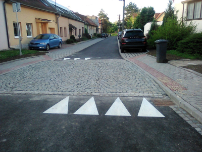 Město opravilo ulici Za Dědinou v Sadech