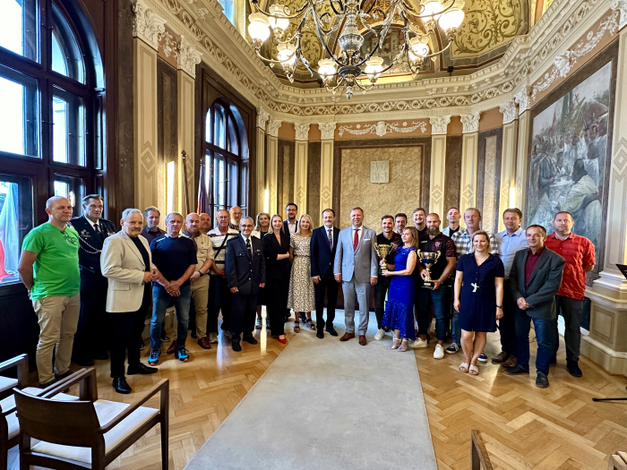 předávání dotací.jpeg