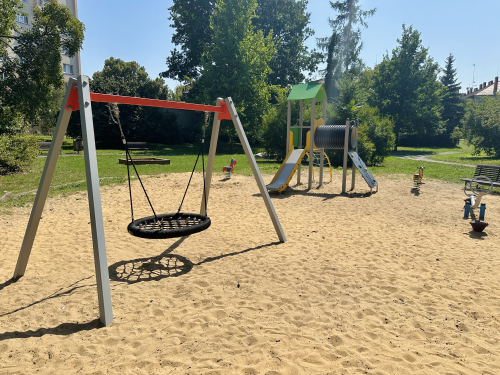 B Němcové - hřiště.JPG