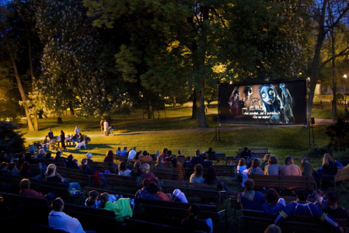 Promítání filmu během letní filmové školy