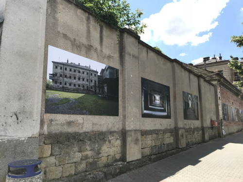 Exteriérová výstava Za zdmi věznice
