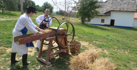 Pole, louky, sady, neumřeme hlady 