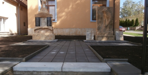 Památníky ve Véskách