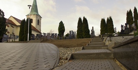 Oprava chodníků na hřbitově v Sadech