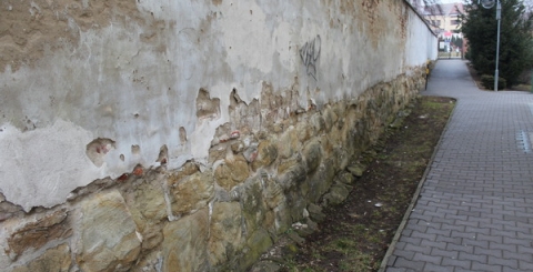 Úsek starobylých městských hradeb mezi ulicemi Hradební a Kollárova