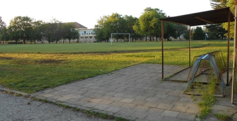 Fotbalové hřiště za ZŠ Za Alejí