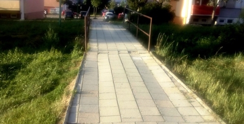 Chodník v Jarošově před opravou