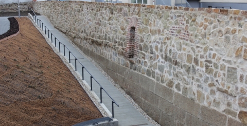 Starobylé městské hradby mezi ulicemi Hradební a Kollárova