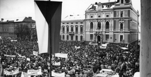 Sametová revoluce v Uherském Hradišti