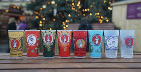 Na vánočním jarmarku budou vratné kelímky a hrnky