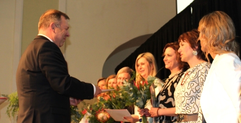 Vynikající učitelé i další pedagogičtí pracovníci si převzali ocenění