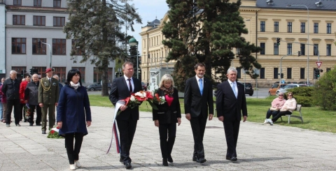 Fotografie průběhu akce vzpomínkového aktu.