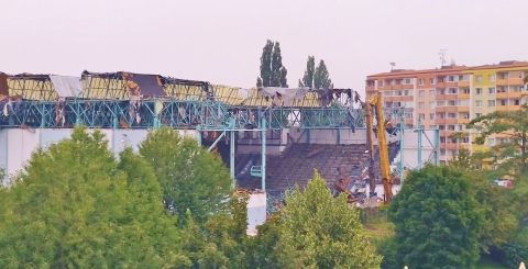 Bourání zimního stadionu 