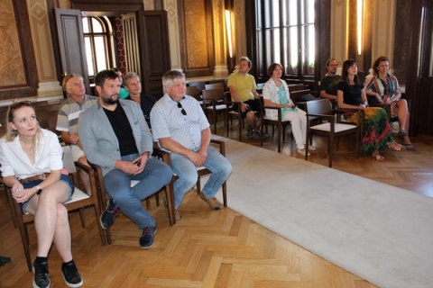 Výtvarníci Hradišťského plenéru zavítali za radnici