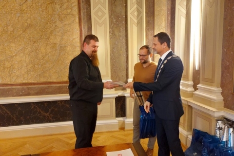 Účastníci říjnové výzvy 10 000 kroků v průměru překonali každý den téměř 1 100 km