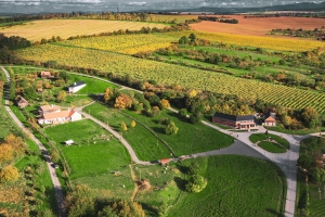 Svatojiřské nábřeží